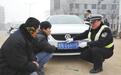 老司机被罚哭：车牌挂上不遮挡还罚二百扣12分！就因为你没这样做