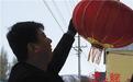 新疆裕民县:下沉干部为村民家家户户挂上红灯笼