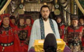 他捡来一个皇位，为了能认亲爹娘，和大臣们斗了三年