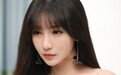 柳岩写真花絮曝光少女感十足 蜂腰翘臀身材火爆