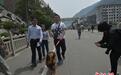 汶川特大地震功勋搜救犬“沈虎”与训导员重回北川