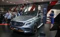 梅赛德斯- AMG GL43 4MIC增加了新版本的SUV汽车魔术橙色特别版