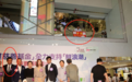 古天乐遭女子举牌求恩：借我一百万救父亲，不借死了算了！