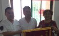 济南一司机逆行抢救老年乘客，病人出院后登门送锦旗
