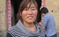 大衣哥走红，大衣嫂用手机开直播赚钱，收入超过当农妇时50倍
