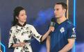 S8新晋LPL女主持堪比余霜，三语采访让翻译太尴尬！