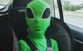 马努晒孩子万圣节装扮：小外星人坐宇宙飞船也需要安全座椅
