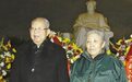 从1976年开始华国锋职务虽一降再降却一直保留何职