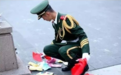 国旗护卫队战士弯腰捡国旗走红 国庆刚担任升旗手