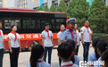 暑假将至 郑州交警和车长给小学生上“安全课”