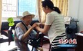马鞍山：耄耋党员雨中捐款万元救灾（图）