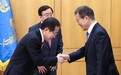 尴尬！文在寅被当面质问：想让朴槿惠牢底坐穿？ 