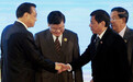 李克强东盟峰会阐述南海立场 与菲律宾总统握手