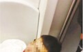 男子早高峰躺占地铁座位引质疑 网友谴责不文明行为