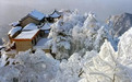 人在山中山在雪中 雪落华山尽显绝美