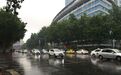 济南白马山南路逢雨必淹 商家备沙袋“堵”雨