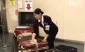 老外惊了 日本机场居然这样对待我们的行李