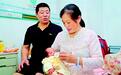 图文：54岁失独母亲冒险生子