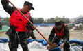 全国地市最大雨量突袭河南新乡 150名武警赴抗洪前线