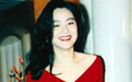 林青霞30年前旧照曝光，长发红裙性感妩媚，那时的她正值颜值巅峰