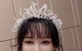 当年唱神曲的她怎么变这样了？与富豪相识90分钟领证、今脸僵得像塑胶人