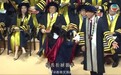 香港理工大学博士毕业典礼 校长拒绝与戴口罩毕业生握手
