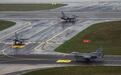 美国空军F16战机在德国展示实力玩大象漫步