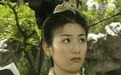 黄奕42岁生日，与女儿互亲吻脸颊，铛铛长得越来越像妈妈
