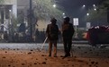 骚乱升级，印度警方攻入国立伊斯兰大学