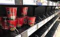 台风天日本人的“倔强”：超市被抢空 只剩韩国泡面