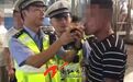 戏精！酒驾被查后，司机当场上演“休克”戏码，交警：你改个行吧？