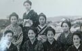 二战战败后的日本妇女，脱和服套旗袍，跪地喊：老婆的干活