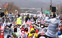 “不顾全面禁止集会禁令”韩国民众在光化门强行举行集会