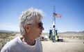 美国64岁男子欲证“地球是平的”，自制载人火箭升空，当场身亡