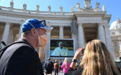 梵蒂冈教皇直播主持周日祈祷，广场上观众们保持安全距离