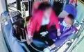 呼和浩特一女子自己坐过站，怒抢方向盘逼停公交车