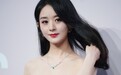 赵丽颖穿星河渐变抹胸裙秀肩颈线条 叉腰浅笑妩媚撩发尽显魅力