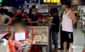 广东一阿婆偷拿排骨在超市门口被挂牌示众 店家称“本人同意”