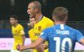 GIF：狂攻终获成效！米兰达破门，苏宁1-1追平大连
