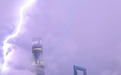堪比大片！上海东方明珠塔被闪电击中，市民发出惊呼