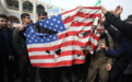 成千上万伊朗人上街抗议 焚烧美国国旗