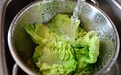 在水中加入超声波？研究表明这样洗菜更彻底