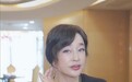 刘晓庆首次回应因整容耳朵变形，直言女人的责任是展示美