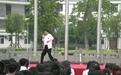 为高三学生解压，四川犍为教育局局长校园跳起霹雳舞