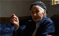 111岁长寿奶奶，喜欢吃花生米，1个月3斤不够，100岁时还能缝扇子