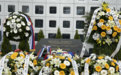 驻南联盟大使馆被炸22周年 纪念碑前摆满鲜花