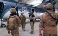 美军撤离阿富汗遗落大量装备，美媒记者跟随塔利班士兵进入机场