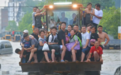 平凡又伟大，致敬曹二帅这些暴雨中的凡人英雄们