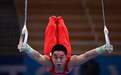 太难了！刘洋夺中国体操近9年首金后难掩泪水 第一时间举起国旗