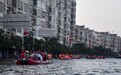 民间救援在河南：自带干粮水泵橡皮艇 逆行前往洪水深处